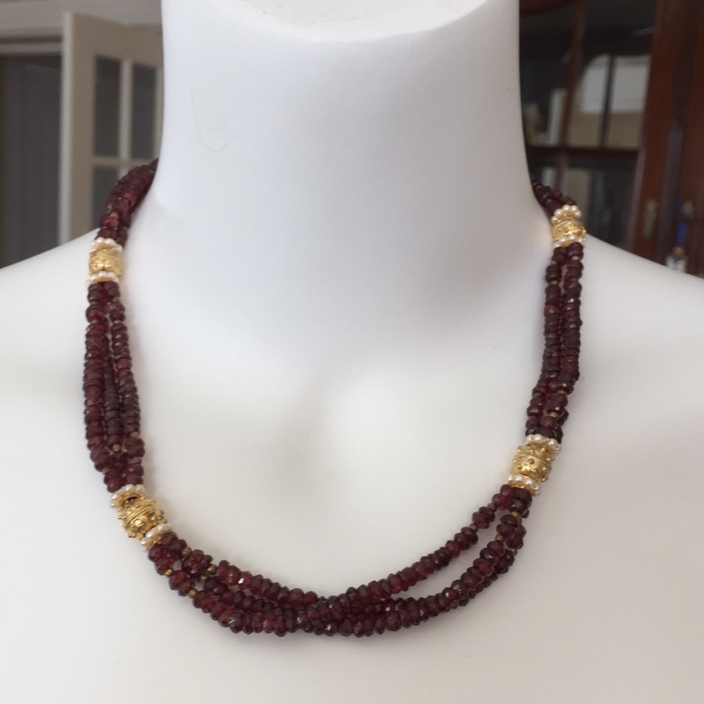 Vintage 2 strand garnet roundelle necklace